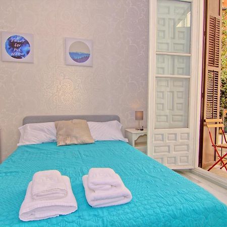 Low Cost Rooms Teatro Малага Экстерьер фото