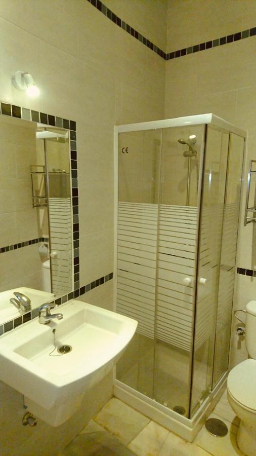 Low Cost Rooms Teatro Малага Экстерьер фото