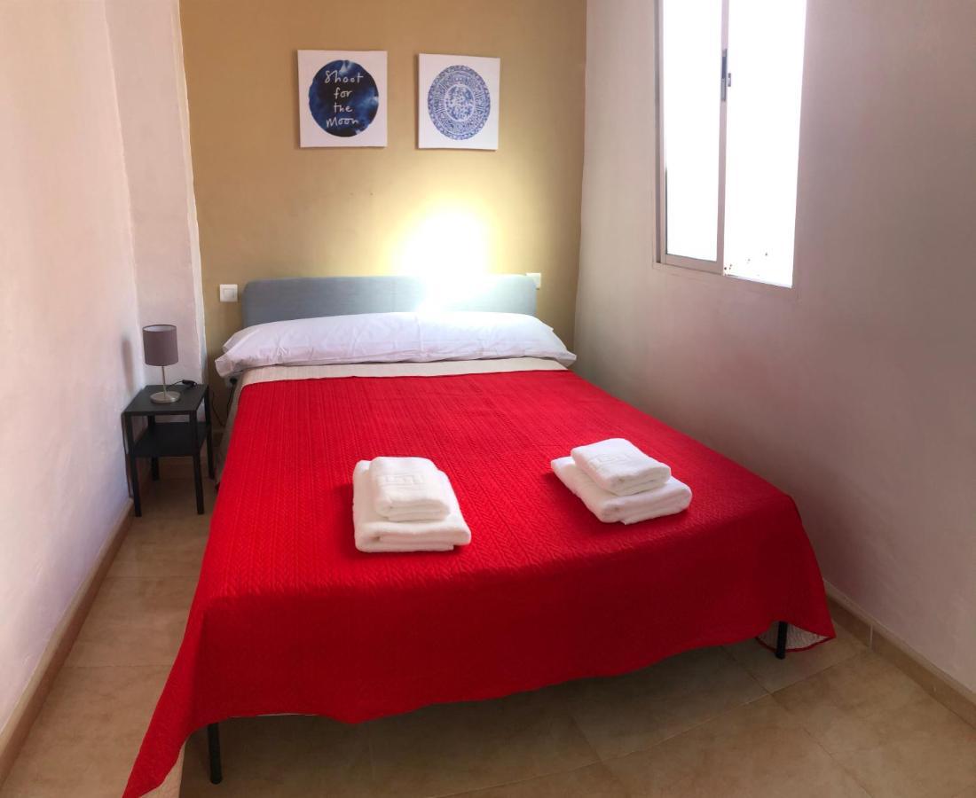 Low Cost Rooms Teatro Малага Экстерьер фото