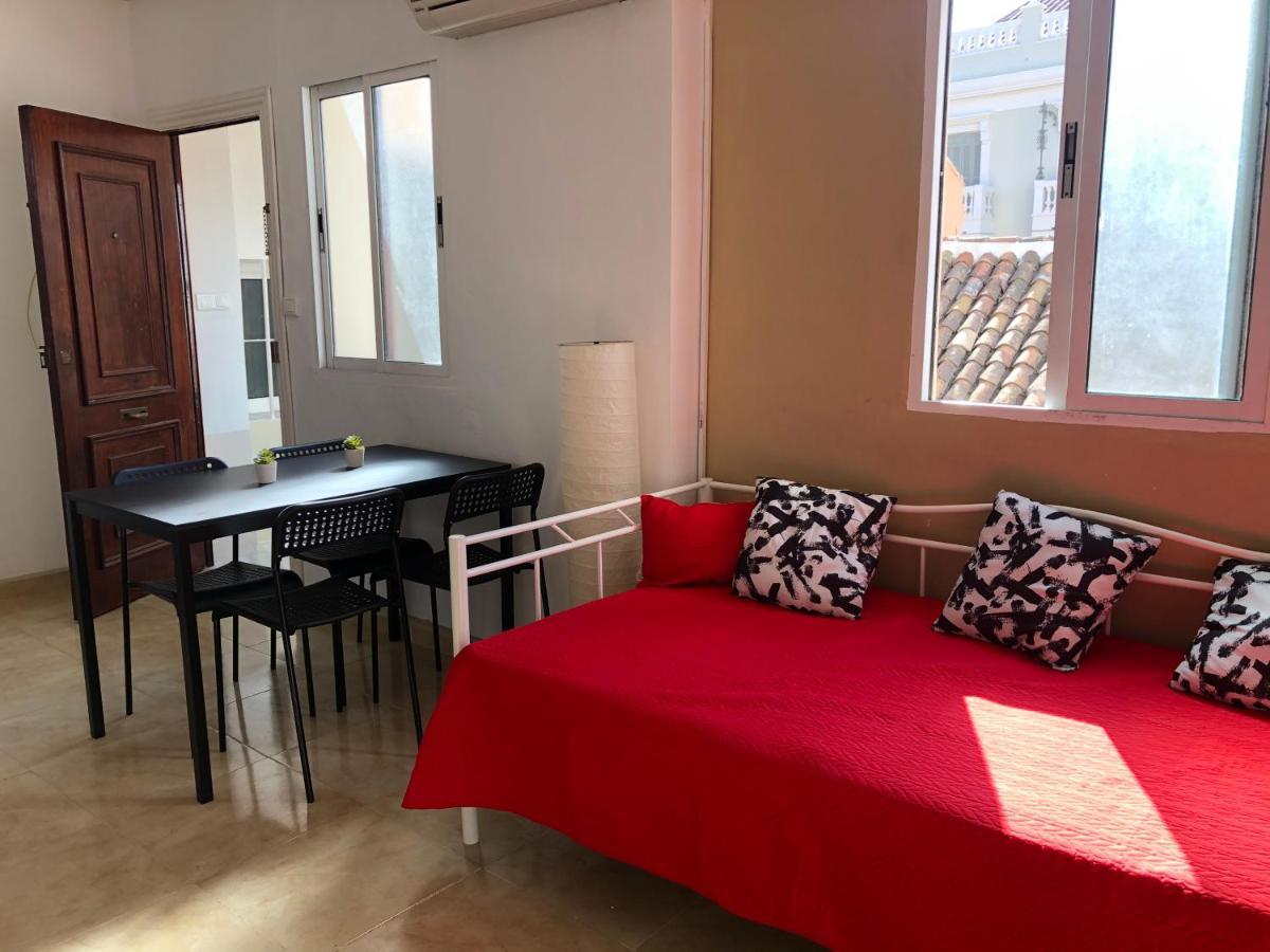 Low Cost Rooms Teatro Малага Экстерьер фото