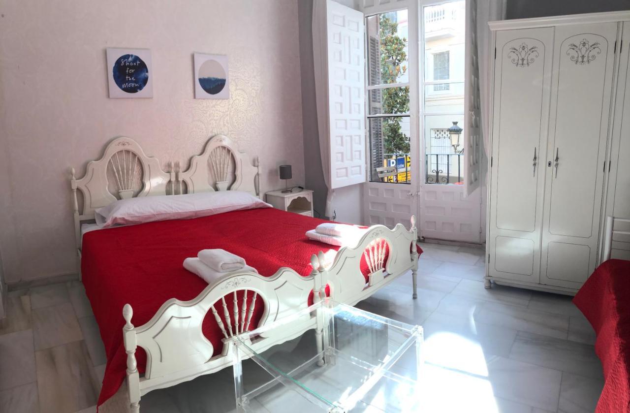Low Cost Rooms Teatro Малага Экстерьер фото