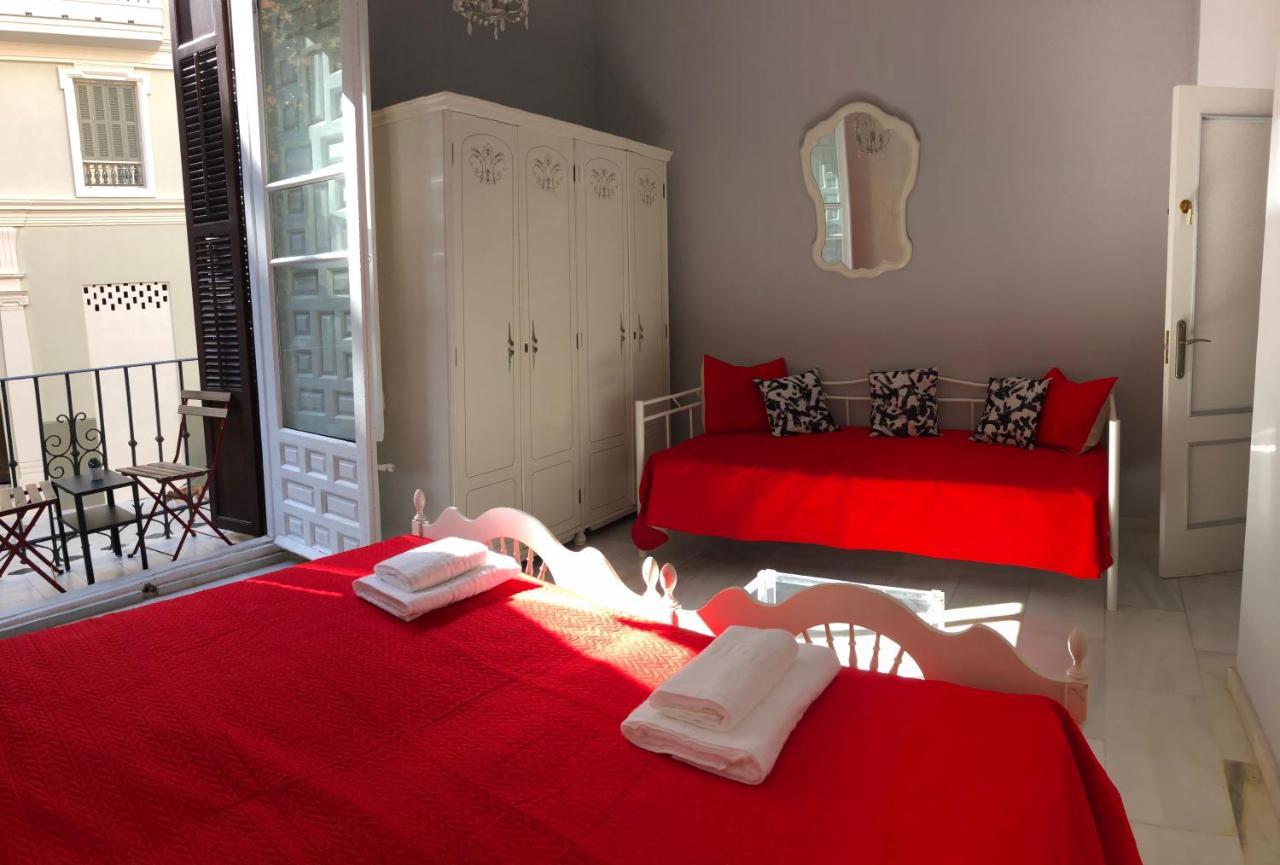 Low Cost Rooms Teatro Малага Экстерьер фото