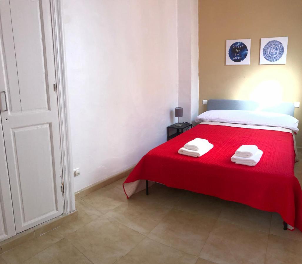 Low Cost Rooms Teatro Малага Экстерьер фото