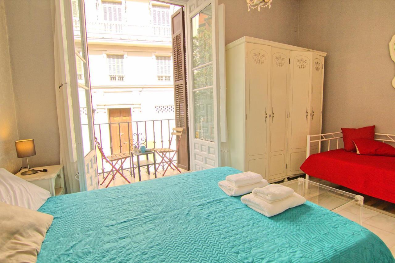 Low Cost Rooms Teatro Малага Экстерьер фото