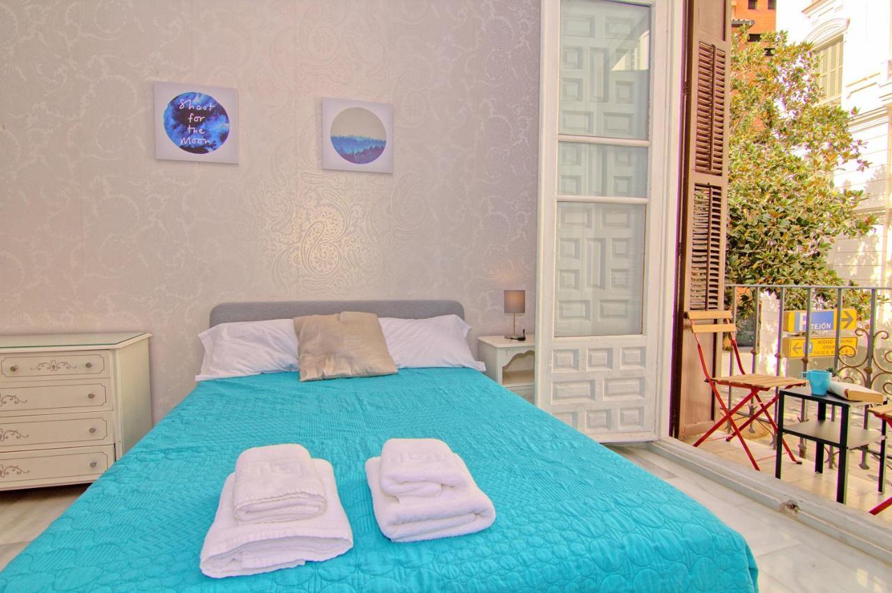 Low Cost Rooms Teatro Малага Экстерьер фото