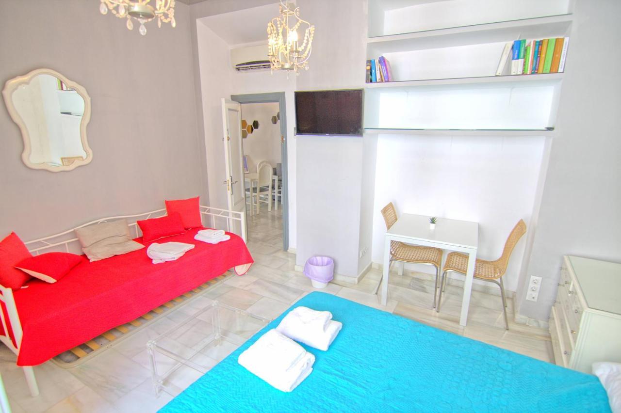 Low Cost Rooms Teatro Малага Экстерьер фото