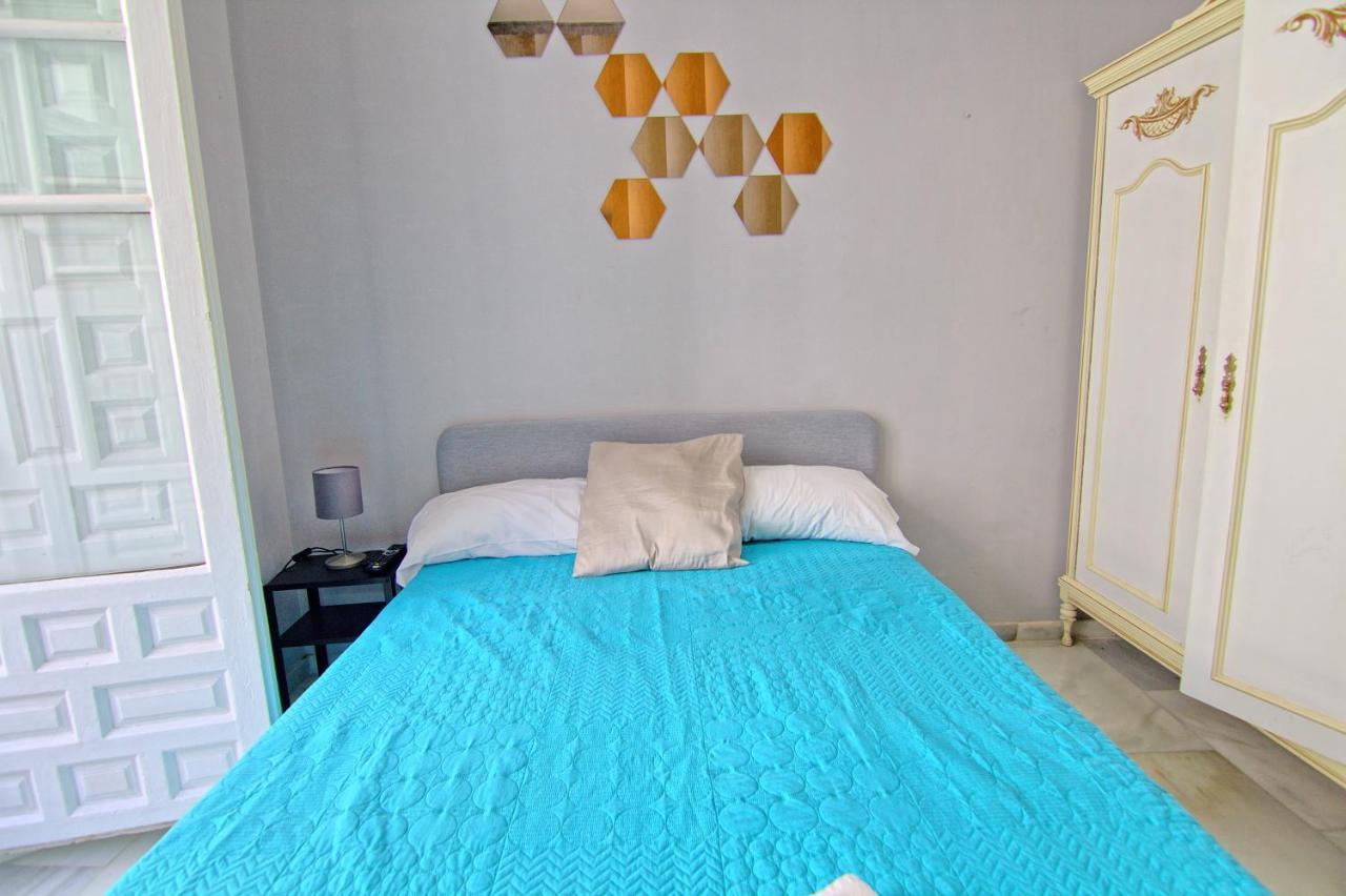 Low Cost Rooms Teatro Малага Экстерьер фото