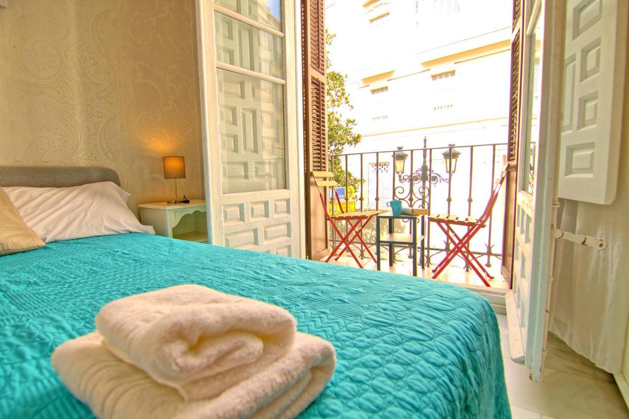 Low Cost Rooms Teatro Малага Экстерьер фото