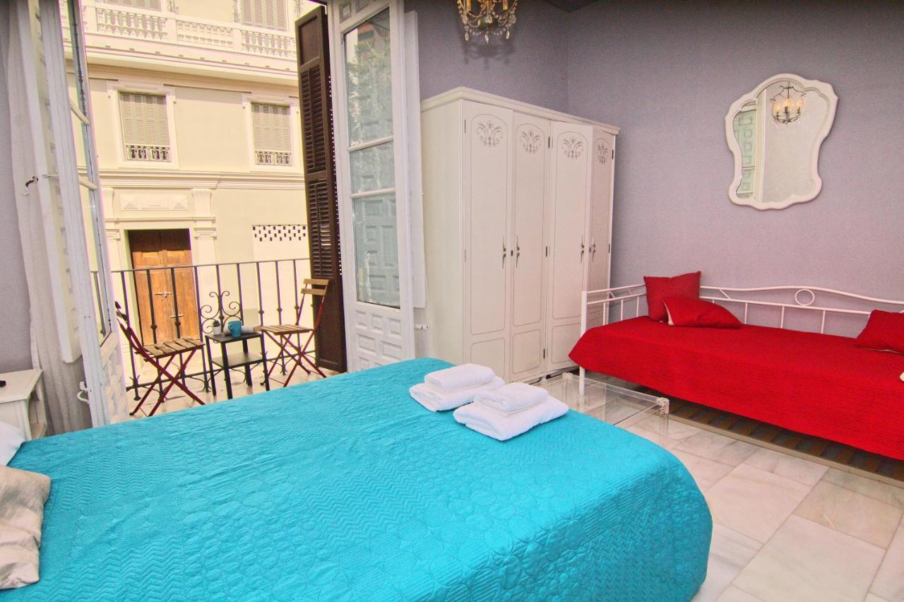 Low Cost Rooms Teatro Малага Экстерьер фото