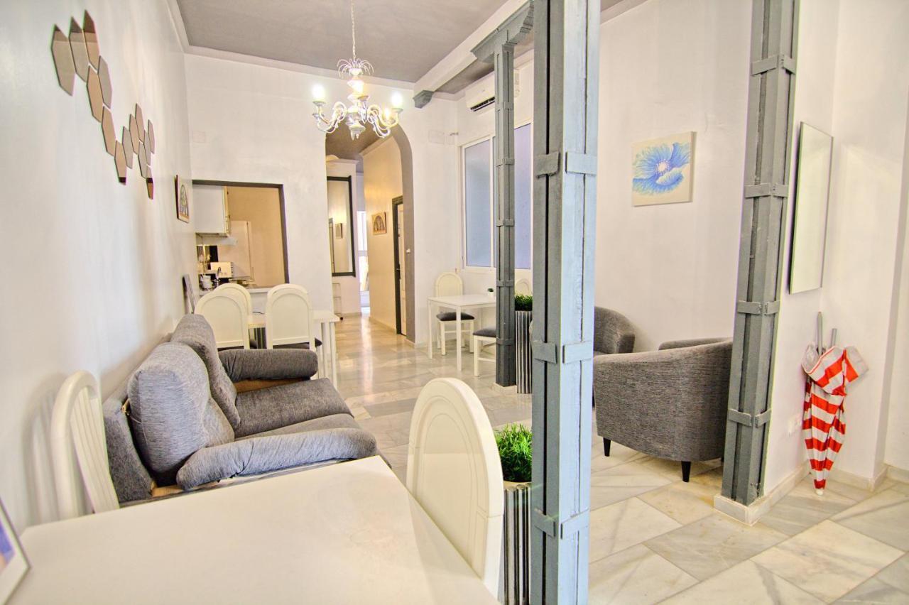 Low Cost Rooms Teatro Малага Экстерьер фото