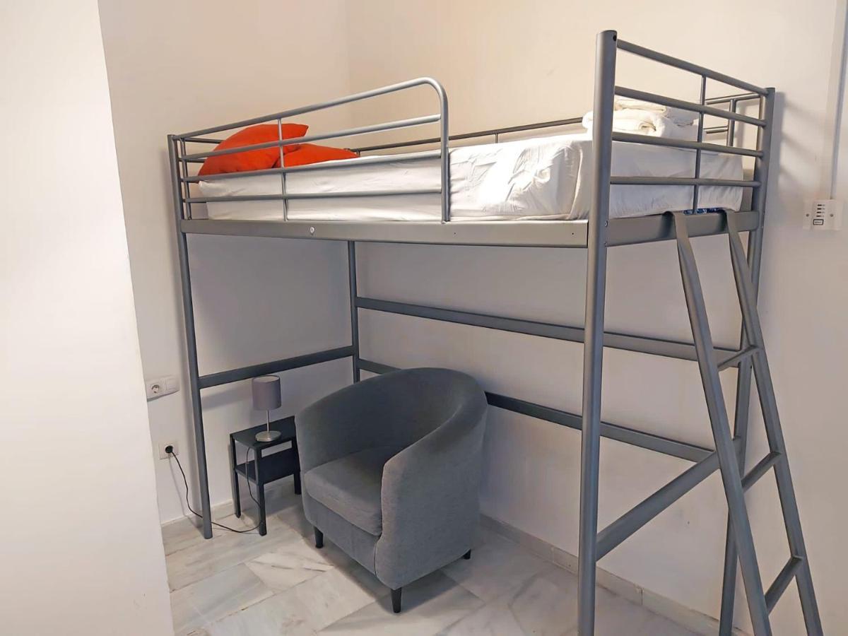 Low Cost Rooms Teatro Малага Экстерьер фото